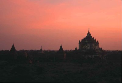 Stupa-Myanmar.jpg