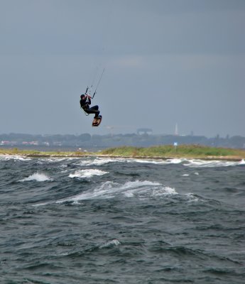 Hoppande kitesurfare, Skanör