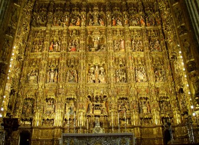 the world's largest altarpiece, in gold, in the sevilla cathedral