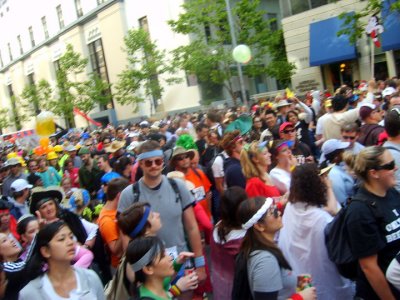 the crowd at the start, on spear street.