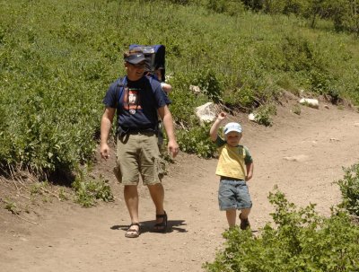 Dad and the kids hiking at Silver Lake