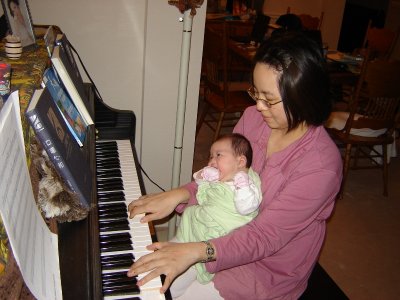 歡歡愛聽媽媽彈琴