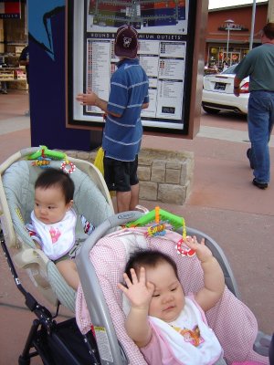 逛 Round Rock Outlet Mall