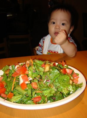 聚聚想吃 salad