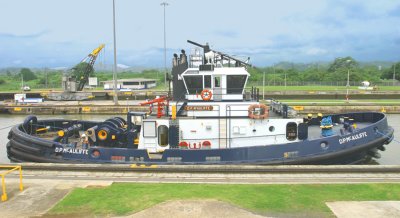 95 - TugBoat in the Locks.jpg