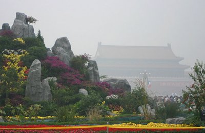 Die Verbotene Stadt im Hintergrund / Forbidden City in the background