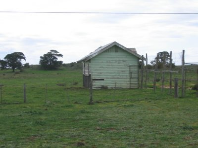 Shed along the Dreeite-Beeac rd