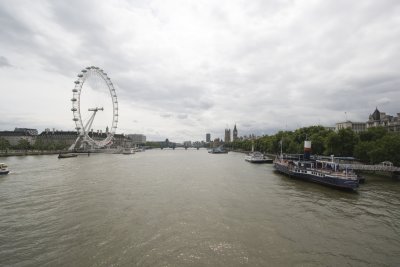 UK-London-Along the Thames 02