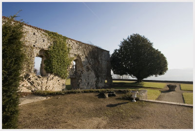 Vezelay-ruins-of-11th-centu.jpg