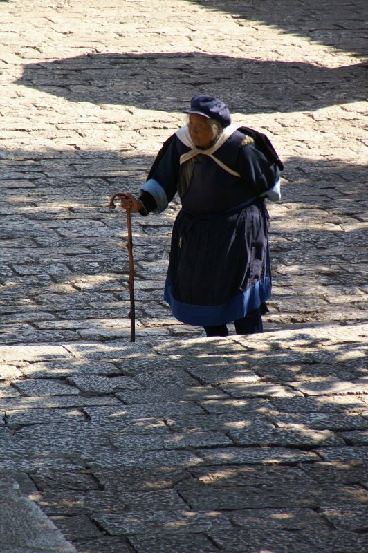 16 In a Lijiang Square