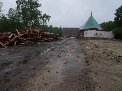 Loods G met mil.parkeerplaats (M113 loods)