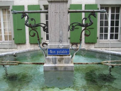 Cette fontaine ne crache pas de vin blanc ...