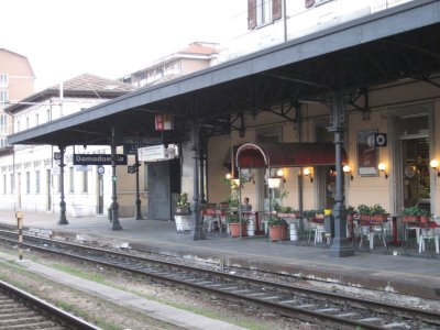 Une gare italienne qui voit passer de nombreux voyageurs tessinois et romands