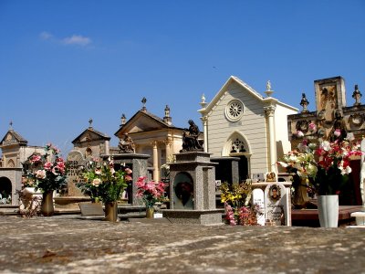 crowded cemetary