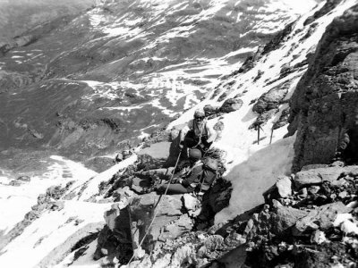 Pique-nique sous le sommet du Petit Astazou (3012 m)