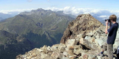 Coup d'oeil vers le massif de Sesques depuis le pic dOssau