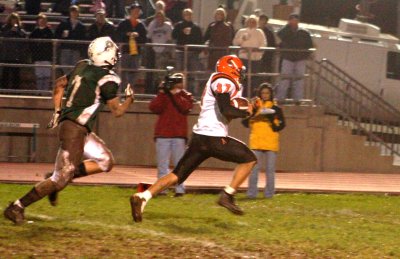 elijah heads for the endzone