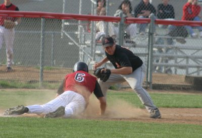  justin tags the runner at third