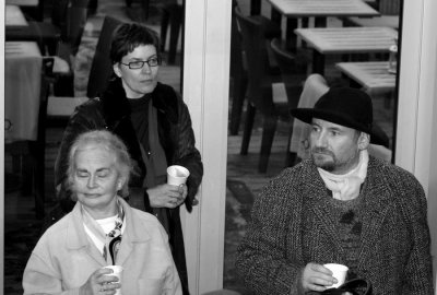 Fleiri að hlusta og drekka kaffi
