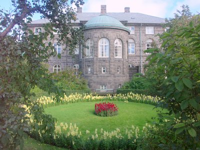 Í Tryggva garði Þórhallssonar
