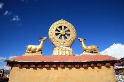 Sacred Buddhist Symbols - The Wheel of Dhamma and the Deer at Benares