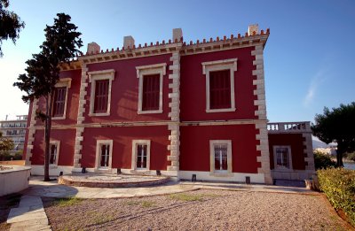 RED   HOUSE ...