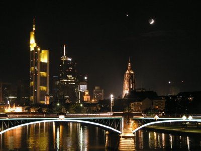 Moon over Frankfurt 3
