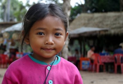 Girl (Ne) across the street from Pre Rup