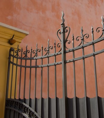 Gate