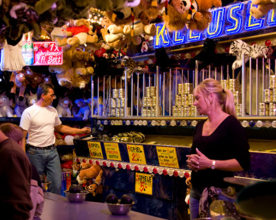 Can throwing booth