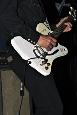 the gutiar 2207w.jpg