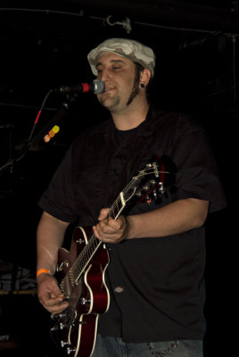 Branden A hollerin 3912w.jpg