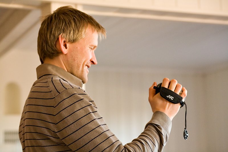 Henrik, mislykket filmfotograf (spille inn? Trykke p knapp? Hvor?)