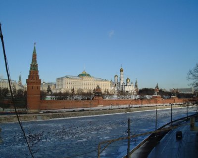 Kremlin embankment1.jpg