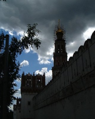 Novodevichiy Convent wall.jpg