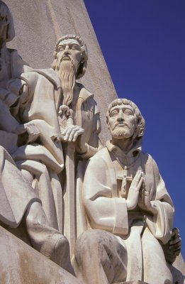 Discoveries monument1.JPG