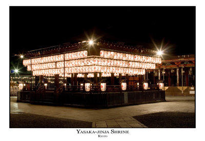 Yasaka-jinja at night