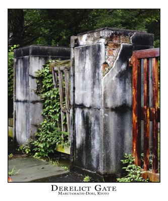 Derelict gate, Marutomachi-Dori, Kyoto