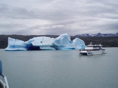 Boxing day boat trip around Largo Argentino - Feckin big Ice Berg