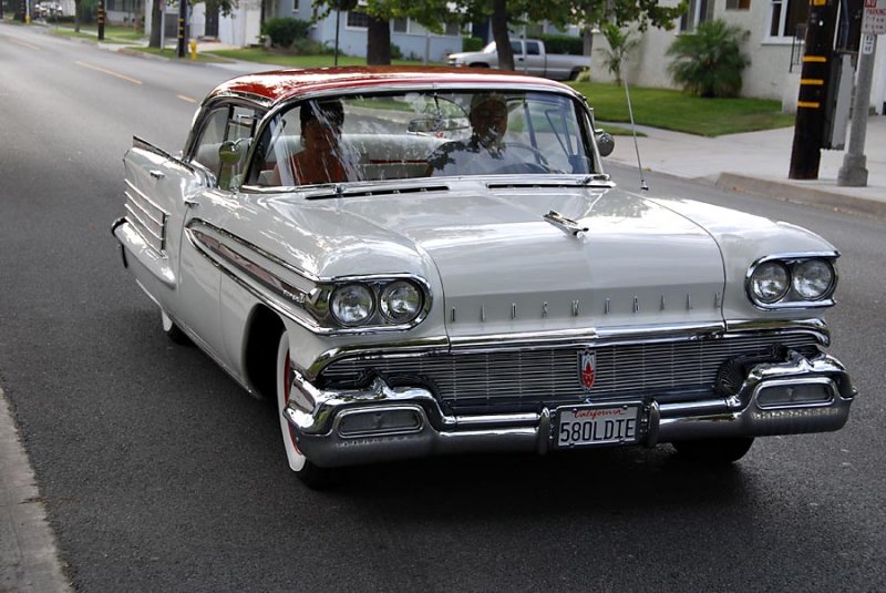 1958 Oldsmobile Super 88 Holiday Sedan