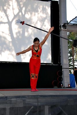 Peking Acrobats - Kung Fu