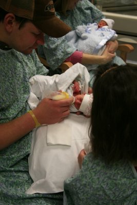 Daddy Feeds Kayla_6959.jpg