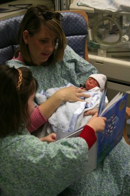 Ella Reads a Book to Ian_6951.jpg