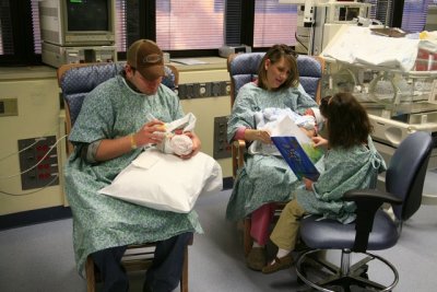 Ella Reads to Kayla and Ian_6956.jpg