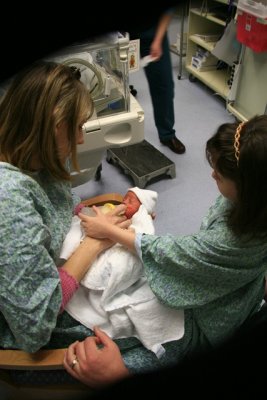 Ella and Mommy feed Ian_6913.jpg