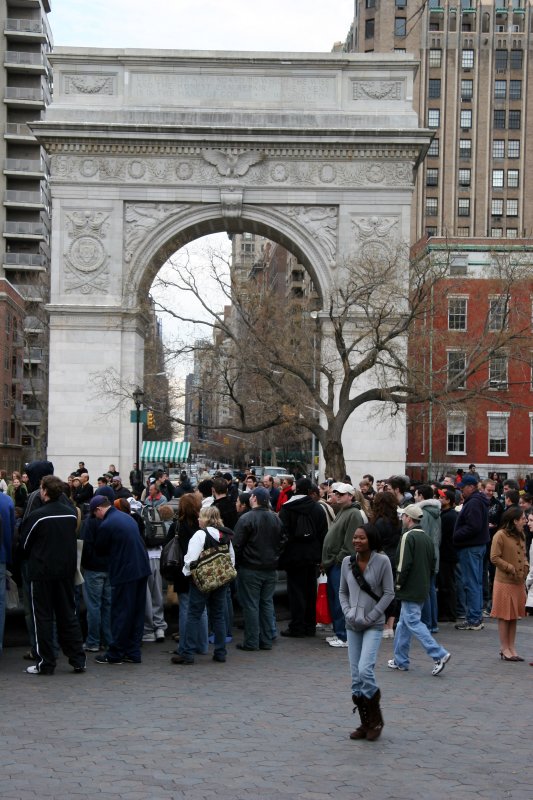 Fountain, Arch & Fifth Avenue View