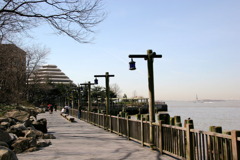 Promenade & Jewish Holocaust Memorial Museum View
