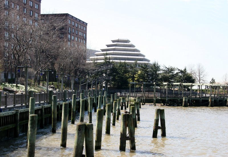 Promenade & Jewish Holocaust Memorial Museum View