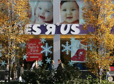 Babies R US - Celebrate Baby's First Christmas