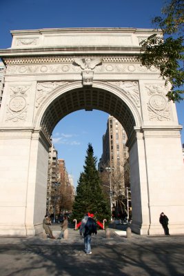 Holiday Tree at the Arch